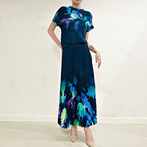 Usine livraison rapide haute qualité femmes longues jupes plissées <span class=keywords><strong>ensemble</strong></span> plis méduse <span class=keywords><strong>haut</strong></span> <span class=keywords><strong>et</strong></span> impression <span class=keywords><strong>jupe</strong></span> plissée 2 pièces <span class=keywords><strong>ensemble</strong></span> - Product Image 2