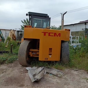 Montacargas Diésel Usado en Venta, Mejor Calidad, TCM Japonés FD200, 20 Toneladas, Desplazador Lateral Hidráulico, Neumáticos Sólidos, Original - Product Image 2