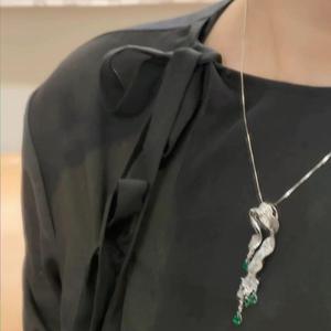 สร้อยคอเงินแท้ S925 จี้รูปหัวใจผิวสัมผัสไม่เรียบ ประดับด้วยเพทายสีฟ้า ดีไซน์เฉพาะตัว หรูหราเบาๆ สีพีช - Product Image 5