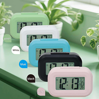 Horloge de table numérique intelligente LCD à piles, mini-réveil électronique pour enfants avec affichage de la température, calendrier hebdomadaire, minuteurs, date et fonction snooze