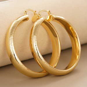 Orecchini a Cerchio Oversize Texturizzati per Donne, Design con Motivi, Accessori per Orecchie per Uso Quotidiano - Product Image 4