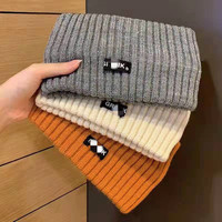 Femmes 100% acrylique hiver personnalisé tricoté bandeau Logo imprimé oreille plus chaud casquette avec plage Camouflage motif