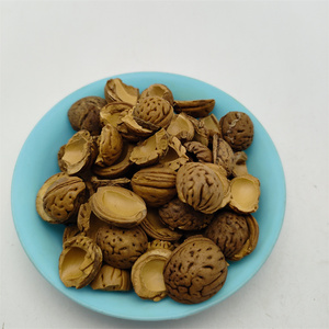 Vỏ quả óc chó và vỏ đào được sử dụng làm lớp phủ hố cây và vật liệu cảnh quan. - Product Image 3