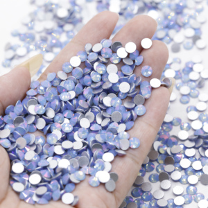 Vente en gros de strass en cristal de verre à dos plat de <span class=keywords><strong>couleur</strong></span> <span class=keywords><strong>opale</strong></span> bleu Mirage SS10 SS12 SS16 SS20 SS30 pour robe - Product Image 1
