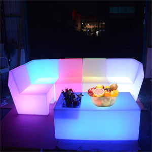 Bàn cà phê LED, ghế cong phát sáng, đồ nội thất nhựa, bàn quầy <span class=keywords><strong>bar</strong></span> có đèn LED và bộ ghế sofa cho sự kiện - Product Image 1