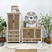 Armoire de cuisine/salle à manger rustique INNOVA en bois massif, style campagnard, avec 3 tiroirs et design de porte à battants.