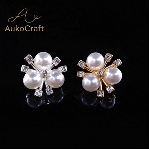 Venta al por mayor <span class=keywords><strong>de</strong></span> pequeños accesorios <span class=keywords><strong>de</strong></span> joyería DIY, accesorios <span class=keywords><strong>de</strong></span> aleación para manualidades, accesorios para el cabello, accesorios para prendas <span class=keywords><strong>de</strong></span> vestir, <span class=keywords><strong>con</strong></span> forma <span class=keywords><strong>de</strong></span> flor, base dorada y plateada, perlas y pedrería. - Product Image 5