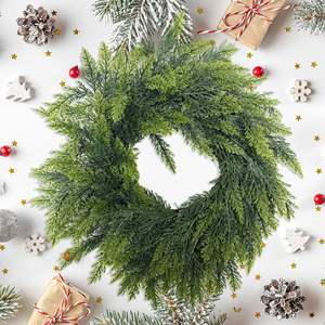 พวงหรีดคริสต์มาสแบบดั้งเดิมขนาด 50 ซม. ที่เต็มไปด้วยความเขียวขจี พร้อมกิ่งไม้ 60 กิ่ง เหมาะสำหรับตกแต่งเทศกาลคริสต์มาสในทุกพื้นที่ - Product Image 1