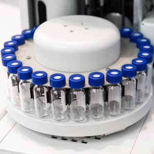 अनुकूलन योग्य ओएम 2 मिली पारदर्शी भूरे रंग का ग्लास क्रोमैटोग्राफी शील्स लैब आपूर्ति - Product Image 5