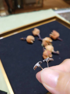 Pendientes de tuerca de moissanita redondos clásicos de moda Pass Tester con diseño de cruz en plata de ley - Product Image 5