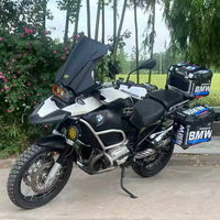 Moto de tourisme R1200GS Adventure, excellent état. Moteur Boxer Twin de 1200 cm³ refroidi par liquide, freins ABS et bagages complets