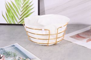 Cestino di <span class=keywords><strong>vimini</strong></span> dorato in metallo all'ingrosso stoccaggio domestico con manici panno per la decorazione domestica - Product Image 2