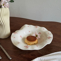 Assiette en céramique décorative vintage française rose à motif floral, bordure en dentelle perlée, assiette à pâtes en céramique