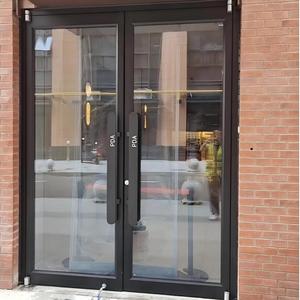 <span class=keywords><strong>Porte</strong></span> vitrée <span class=keywords><strong>en</strong></span> <span class=keywords><strong>aluminium</strong></span> cintrée sur mesure, grille <span class=keywords><strong>de</strong></span> sécurité, système <span class=keywords><strong>d</strong></span>'entrée pivotant commercial extérieur, double vitrage trempé manuel - Product Image 6