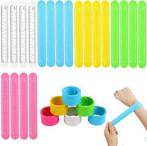 Braccialetti a riga per bambini, braccialetti a scatto in silicone per ragazzi e ragazze, bomboniere per feste, premi per la classe - Product Image 1