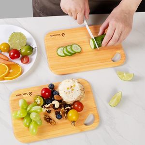Tabla de cortar de bambú Socisen, rectangular pequeña con asa, para cortar frutas, verduras y pizza - Product Image 1