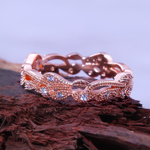 Anello Vintage Minimalista a Forma di Foglia, Elegante Gioiello da Donna per Uso Quotidiano - Product Image 2