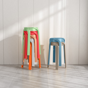 Sgabelli da pranzo impilabili in plastica colorata per la casa per mobili e pouf - Product Image 6