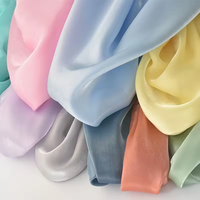 Tissu en gros 64gsm Satin brillant Liquide doux Soie cristalline Organza Chatoyant Tissu de mariée pour chemisiers/robes ou imprimé