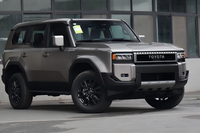 Sedán Usado 2023, Motor Dual 2.4T, Versión TX Completa, 5 Plazas, FAW para Prado, Interior Oscuro, Luces LED, Techo Solar, Automático
