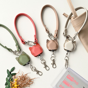 Cordon de cou pour carte d'identité en forme de chat mignon de style japonais, cordon de téléphone en cuir PU simple et créatif, porte-clés, breloque de sac. - Product Image 1