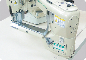 Nueva Máquina de Coser Plana <span class=keywords><strong>Yamato</strong></span> FD-62G de 4 Agujas y 6 Hilos con Alimentación por Brazo - Product Image 2