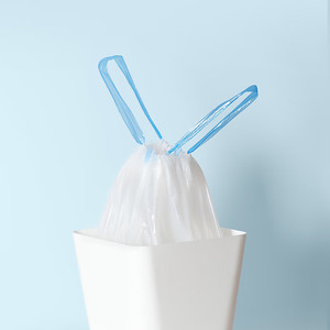 ถุงขยะแบบมีเชือกผูก ขนาด 75 แกลลอน แพ็ค 5 ใบ ผลิตจากพลาสติก PE หนาพิเศษ สีดำ สำหรับใช้ในครัวเรือน พร้อมพิมพ์โลโก้ตามสั่ง ดีไซน์แข็งแรงทนทาน - Product Image 2