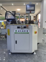 Machine à sertir les coins OUWO 2026 pour la connexion par rivets des angles à 90 degrés pour les fabricants de portes et fenêtres en aluminium