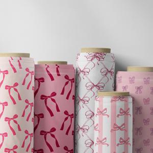 <span class=keywords><strong>Tissu</strong></span> <span class=keywords><strong>en</strong></span> coton doux personnalisé des années 80, imprimé numériquement, 100 % coton avec motif de nœuds roses et rubans pour vêtements - Utilisation pour robes, chemises, sacs - Product Image 1