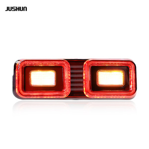 ไฟท้าย LED สำหรับรถแลนด์โรเวอร์ ดีเฟนเดอร์ ยี่ห้อ Jushun สีแดงรมดำ 12V แบบติดตั้งเพิ่มเติม พร้อมไฟถอยหลัง - Product Image 2