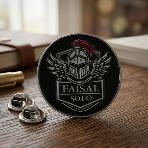 Pins de solapa de esmalte personalizados, chapados en negro, con logotipo 3D del Club Faisal Solo, letras, pins de anime, insignia de pin personalizada de aleación de zinc metálica - Product Image 3