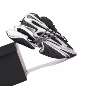 Zapatillas de Running Holgadas, Gruesas y Transpirables con Malla Acolchada, Cierre de Cordones y Tecnología Anti-Olor que Brinda Comodidad y Estilo de Diseñador - Product Image 1