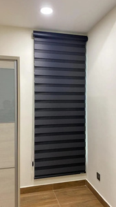 Stores enrouleurs motorisés électriques intelligents en polyester uni pour fenêtres coulissantes, idéaux pour la maison et le bureau, offrant protection solaire et intimité - Product Image 5