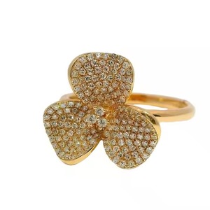 Bague romantique en or jaune 14k avec fleur de diamant cultivée en laboratoire Bague de fiançailles fantaisie unique Bijoux fins pour les mariées - Product Image 4