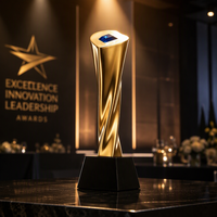 Trophée en métal doré de 250 mm avec incrustation de gemmes bleues et base en cristal noir, statuette personnalisable en forme, couleur et logo