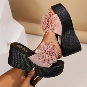 รองเท้าส้นสูงแบบสวมเปิดนิ้วเท้าสำหรับผู้หญิง รุ่นใหม่ล่าสุด ดีไซน์ดอกไม้  ไซส์ใหญ่ เหมาะสำหรับใส่ไปเที่ยวทะเล ฤดูร้อน ส้นแบบลิ่ม - Product Image 3