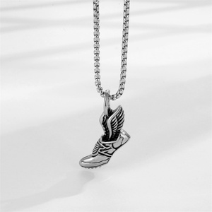 Colgante Personalizado de Acero Inoxidable Fundido en 3D, Colgante de Zapato en Oro y Plata, Collar con Alas de Ángel - Product Image 5