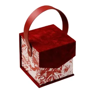 Tampa personalizada luxuosa do logotipo da folha de ouro do veludo da flor do chocolate embalagem de presente caixa de papel chapéu de presente com alça de couro