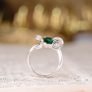 Anillo de Esmeralda de Diseño para Mujer, 2ct, Cultivada, Color Verde, Pequeña, Plata de Ley, Engaste Ovalado con Puntas, Certificado por Terceros, de Moda - Product Image 5