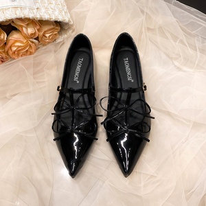 Chaussures Mary Jane de luxe pour femme, style Hepburn coréen, à bout pointu, en cuir verni uni, à enfiler, pour banquets - Product Image 4