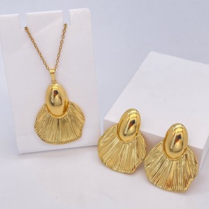 צלב גבול גבוה-נירוסטה סט תכשיטי נירוסטה להגדיר אור מצופה זהב פרח מצופה זהב לבן בצורת קשת פרחים - Product Image 5