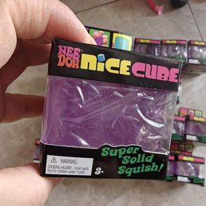 Schylling NeeDoh Nice Cube Jouet sensoriel anti-<span class=keywords><strong>stress</strong></span> à modeler, jouet de décompression en forme de glaçon à presser - Product Image 6