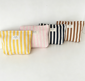 Petite pochette de maquillage et de rangement en toile de coton imprimée avec fermeture éclair, durable et tendance, pour étudiants et stylos - Product Image 1