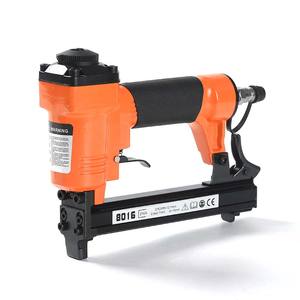Pistolet agrafeur <span class=keywords><strong>pneumatique</strong></span> industriel pour le bricolage, agrafeuse à air pour le bois, machine à agrafes décoratives 1/4" 8016 21GA, outils portables pour la fabrication et la réparation de meubles - Product Image 1
