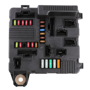 Caja de fusibles Renault 8200306033 para Scenic Megane Motor 4 Cilindros Encendido Estándar - Product Image 5