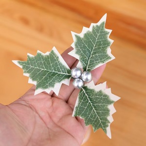Feuilles de houx artificielles Temu avec baies rouges, petites décorations de Noël en plastique et soie pour couronnes et projets de bricolage - Product Image 5