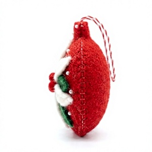 Adorno Navideño Tradicional Hecho a Mano, Ecológico, de Fieltro Rojo, con Flor de Poinsettia Blanca y Hojas Verdes, para Colgar en la Pared, Interior - Product Image 4