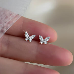 Boucles d'oreilles papillon en or E3735 avec diamants pour femme, taille brillant rond, couleur G naturelle, style mignon pour usage quotidien - Product Image 3