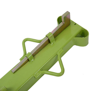 Serre-câble robuste en acier galvanisé pour poteaux de clôture électrique, idéal pour l'installation de clôtures agricoles et de treillis métalliques - Product Image 4