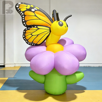 Papillon gonflable personnalisé sur motif floral – Adorable insecte gonflable de dessin animé pour la décoration de jardins, événements et fêtes